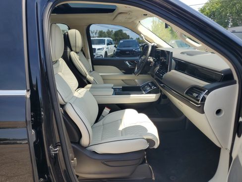 Certified 2023 Lincoln Navigator Black Label AWD/4WD image 9