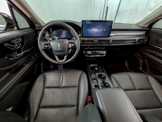Certified 2025 Lincoln Corsair AWD w/ Equipment Group 101A image 9
