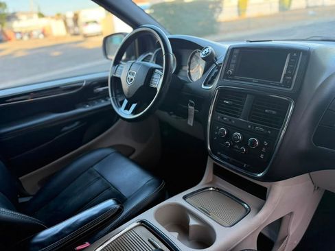 Used 2017 Dodge Grand Caravan SXT FWD image 13