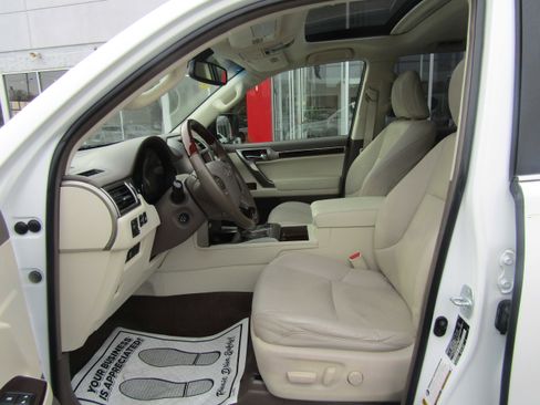 Used 2016 Lexus GX 460 w/ Premium Package image 16