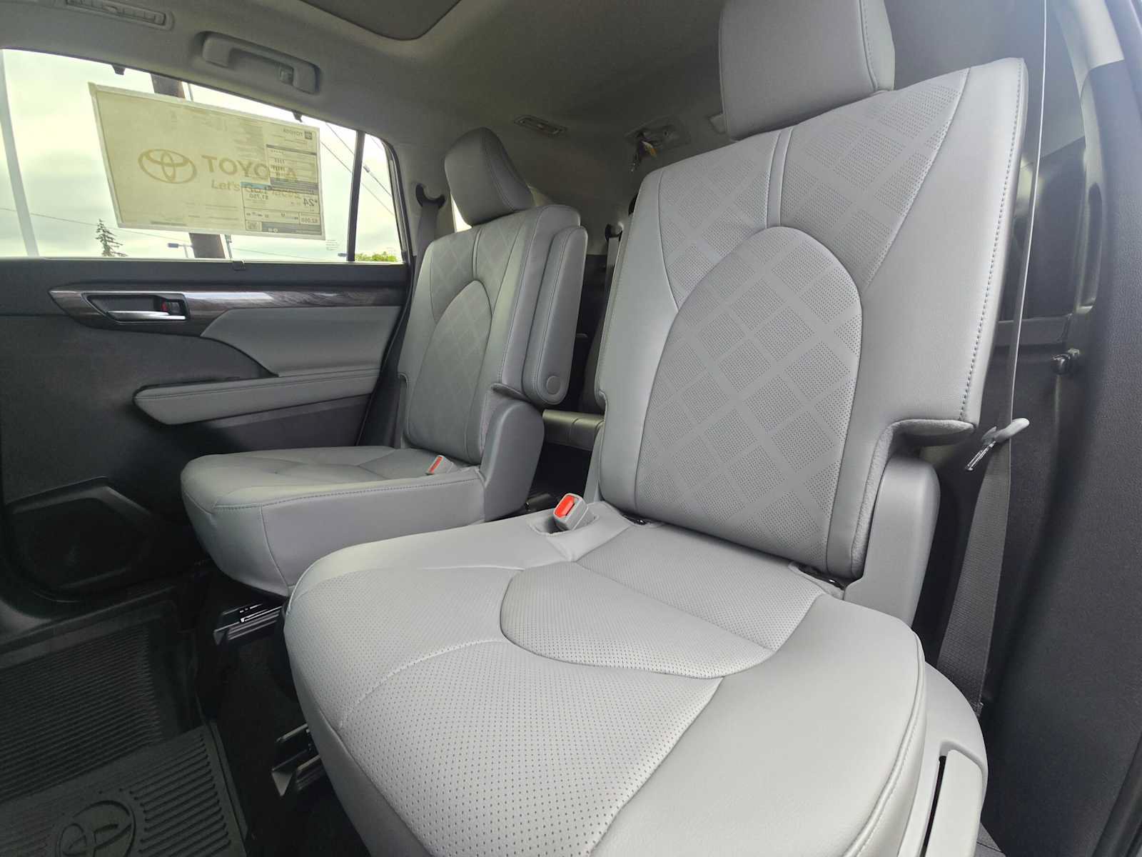 New 2026 Toyota Highlander Platinum AWD/4WD image 17