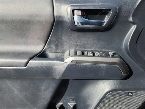 Used 2018 Toyota Tacoma TRD Sport image 17