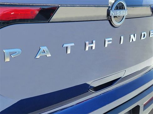 New 2025 Nissan Pathfinder SV image 9
