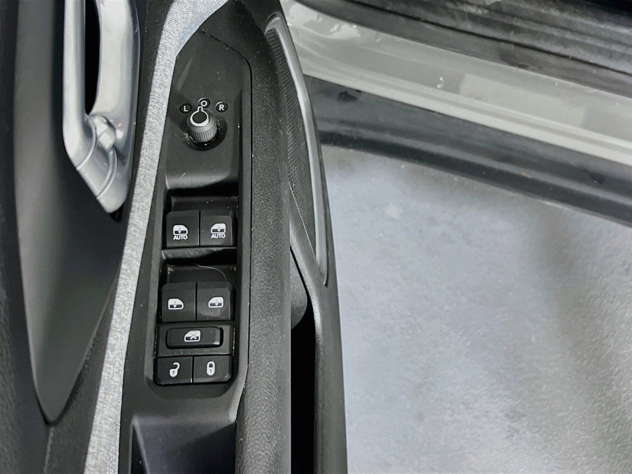 Used 2023 Jeep Compass Latitude AWD/4WD image 17