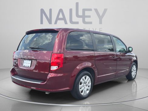 Used 2018 Dodge Grand Caravan SE w/ UConnect Hands-Free Group FWD image 5