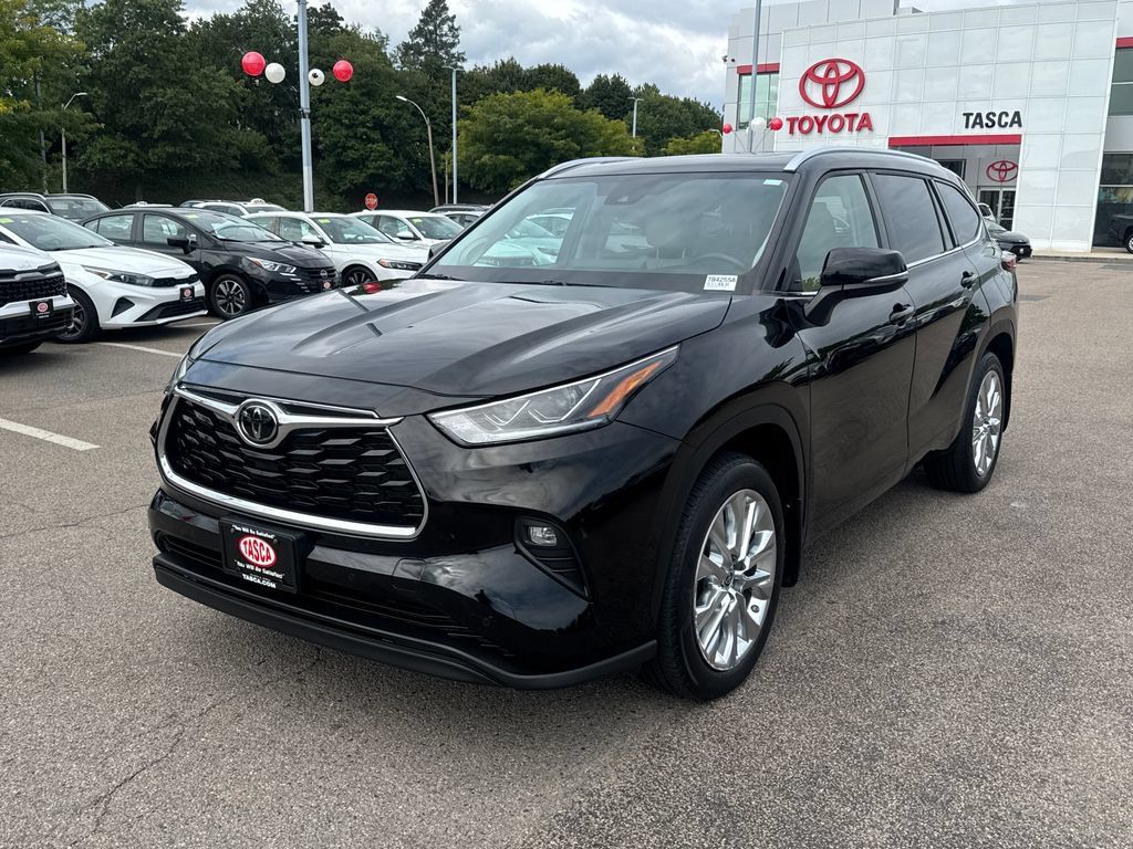 Used 2023 Toyota Highlander Limited AWD/4WD image 3