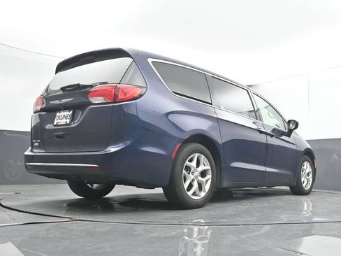 Used 2017 Chrysler Pacifica Touring Plus w/ Tire & Wheel Group FWD image 21