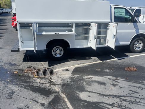 New 2024 Chevrolet Express 3500 w/ Power Convenience Package RWD image 20