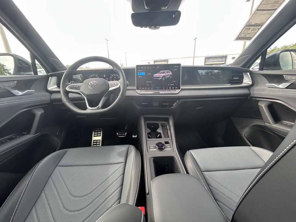 New 2026 Volkswagen Tiguan SE R-Line FWD image 10