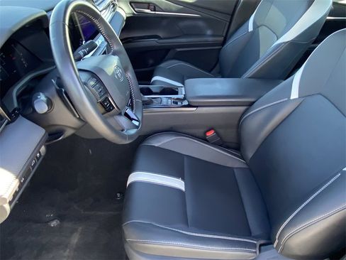 Certified 2025 Toyota Camry SE image 6