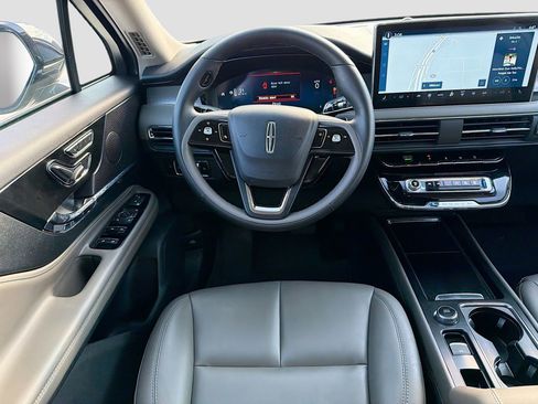 Used 2025 Lincoln Corsair FWD image 24