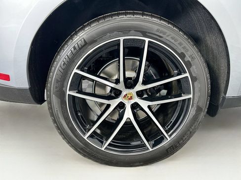 Used 2026 Porsche Macan AWD/4WD image 34