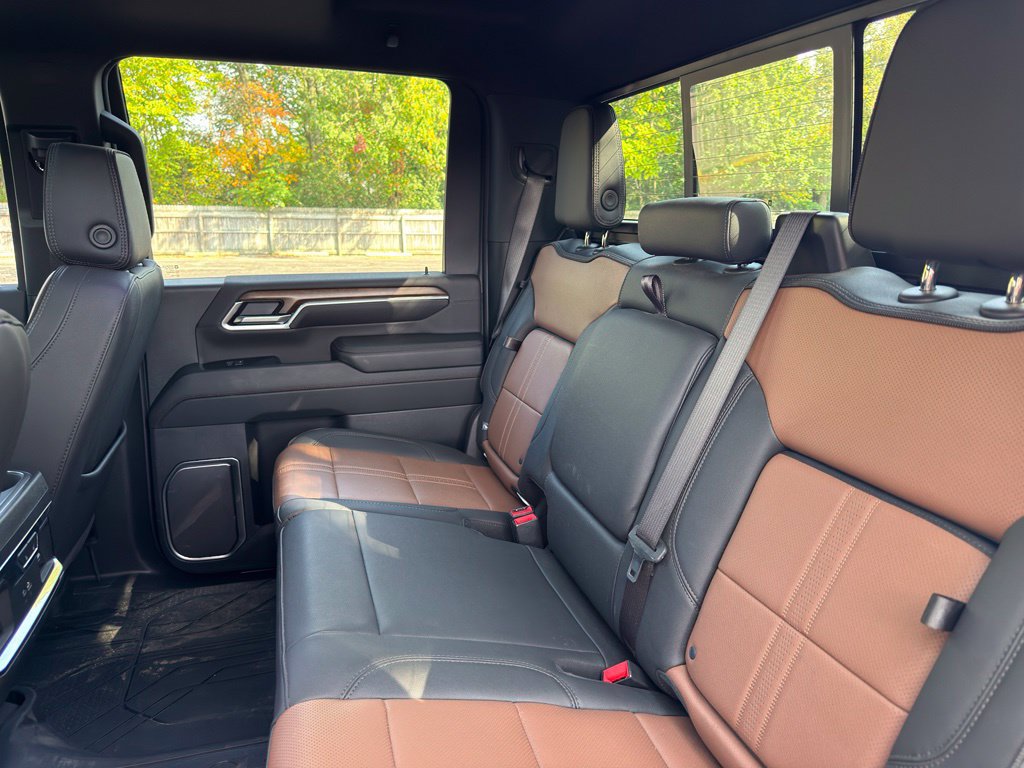 Used 2025 Chevrolet Silverado 3500 High Country w/ High Country Premium Package AWD/4WD image 28