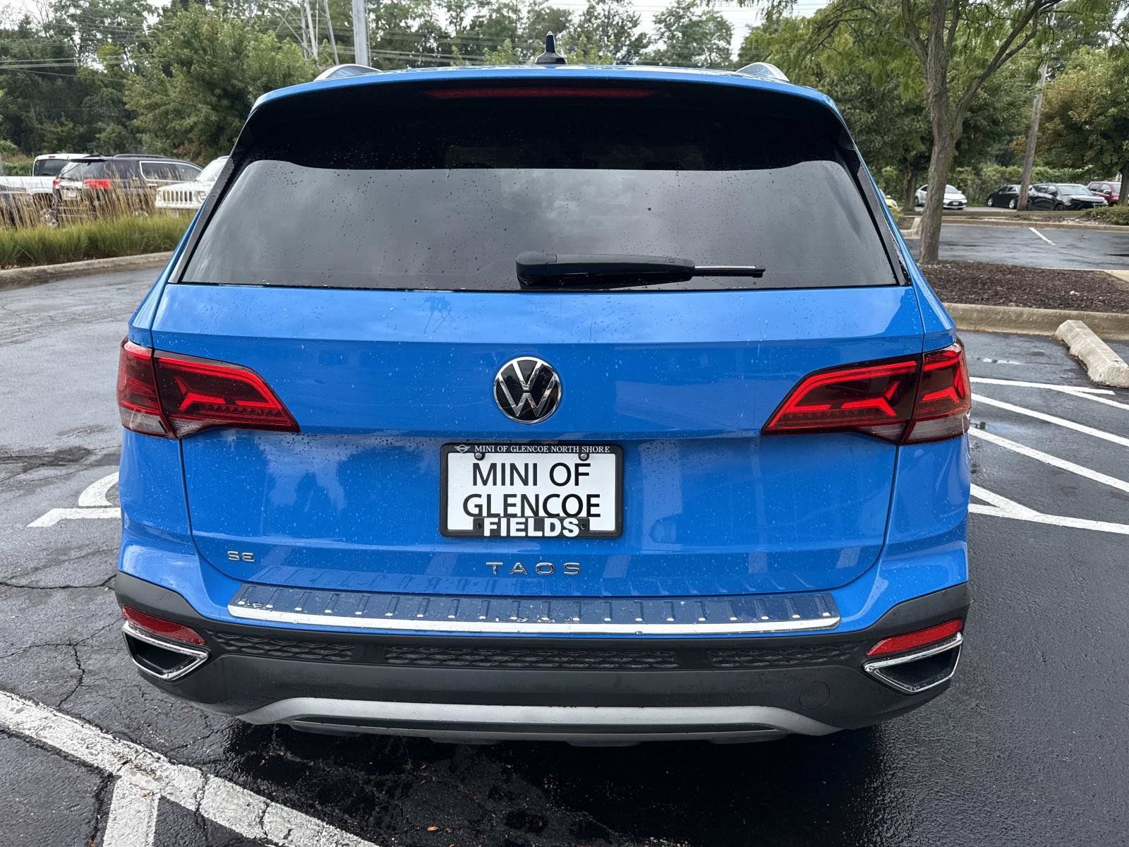 Used 2022 Volkswagen Taos SE w/ Panoramic Sunroof Package FWD image 7