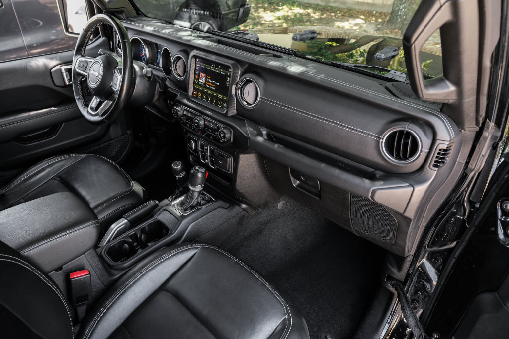 Used 2022 Jeep Wrangler Unlimited Sahara w/ LED Lighting Group AWD/4WD image 24