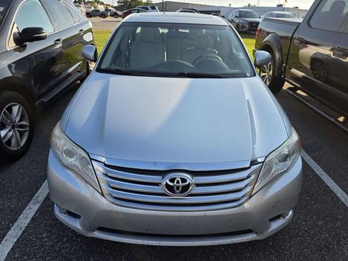 Used 2012 Toyota Avalon Limited FWD image 2