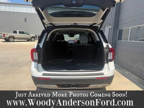 Used 2026 Ford Explorer Active w/ Active Comfort Package RWD image 6