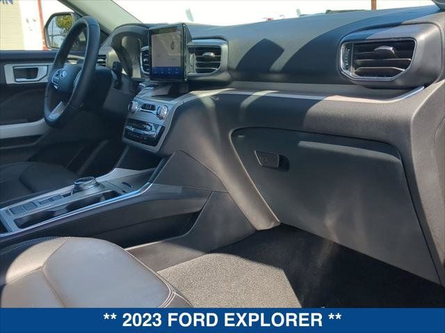 Used 2023 Ford Explorer XLT w/ Equipment Group 202A RWD image 23