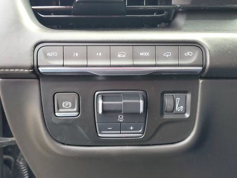 Used 2023 Cadillac Escalade Premium Luxury Platinum AWD/4WD image 19