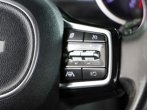 Used 2024 Kia Carnival LX image 14