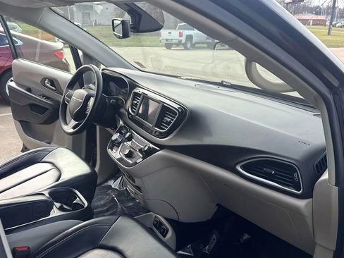 Used 2020 Chrysler Voyager Lxi image 27