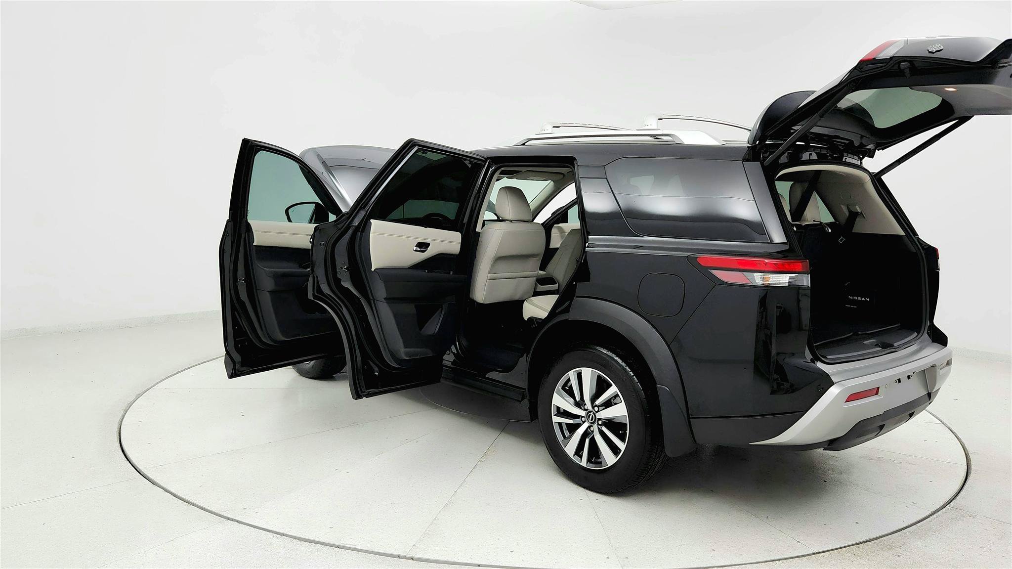 Used 2024 Nissan Pathfinder SL w/ Cargo Package FWD image 10