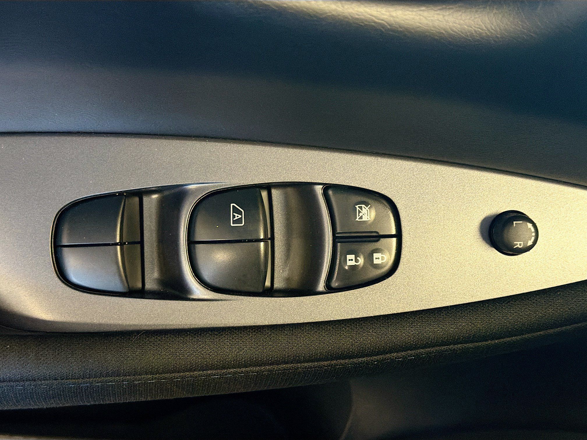 Used 2025 Nissan Leaf S FWD image 15
