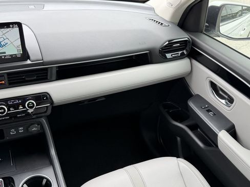 Used 2025 Honda Pilot Touring image 17