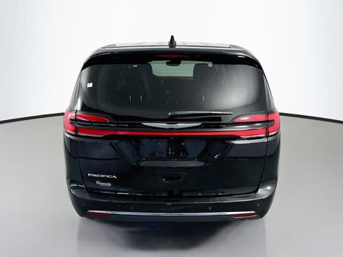 Used 2023 Chrysler Pacifica Touring-L FWD image 6
