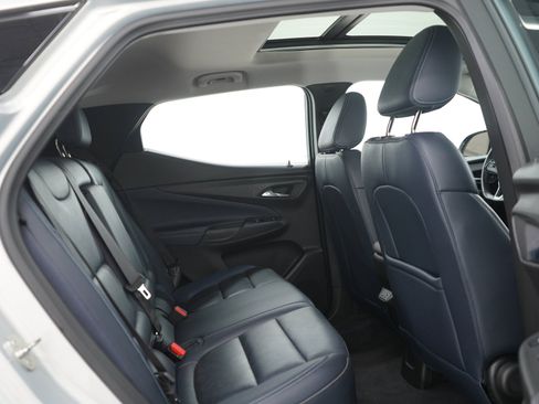 Used 2022 Chevrolet Bolt EUV Premier w/ Sun & Sound Package FWD image 12