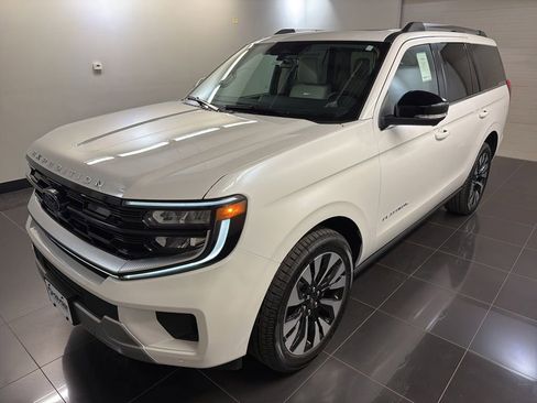 New 2026 Ford Expedition Platinum w/ Driver's Package AWD/4WD image 3