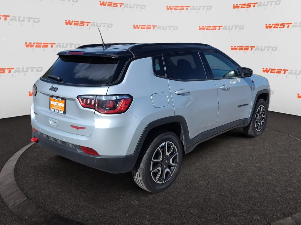Used 2025 Jeep Compass Trailhawk AWD/4WD image 5