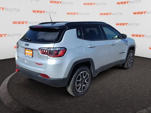 Used 2025 Jeep Compass Trailhawk AWD/4WD image 5