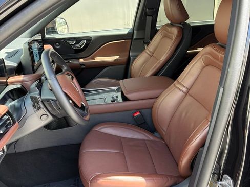 Used 2025 Lincoln Aviator Reserve RWD image 7