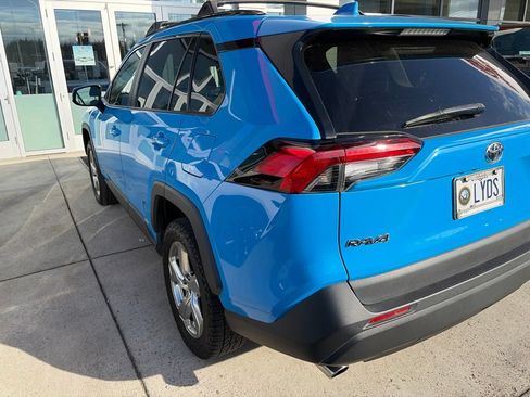 Used 2021 Toyota RAV4 XLE Premium AWD/4WD image 4