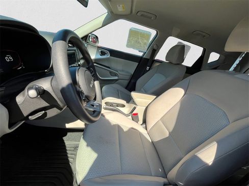 Used 2023 Kia Soul LX image 9
