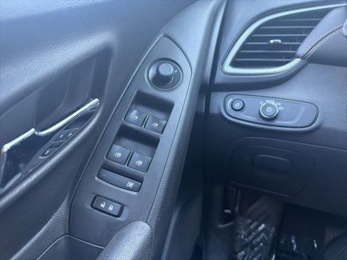 Used 2017 Chevrolet Trax LT w/ LT Convenience Package FWD image 19