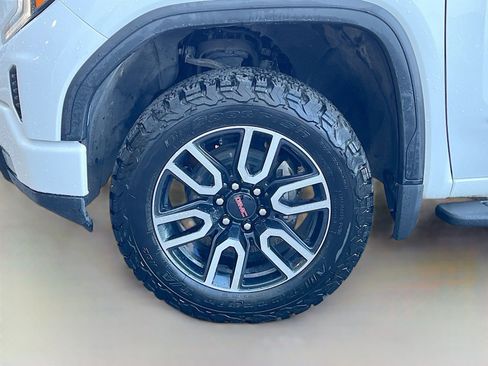 Used 2025 GMC Sierra 1500 AT4 w/ AT4 Premium Package AWD/4WD image 33