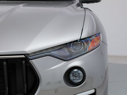Certified 2022 Maserati Levante GT AWD/4WD image 9