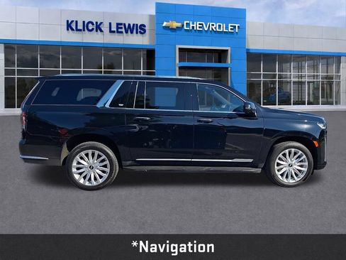 Used 2023 Cadillac Escalade ESV Luxury AWD/4WD image 9