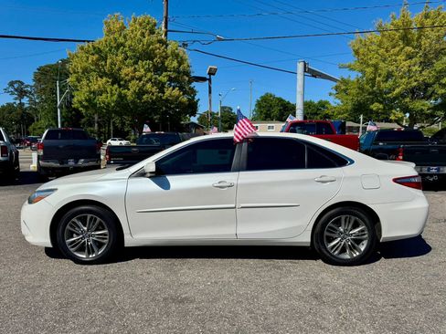 Used 2017 Toyota Camry SE w/ Protection Package (Q2) FWD image 2