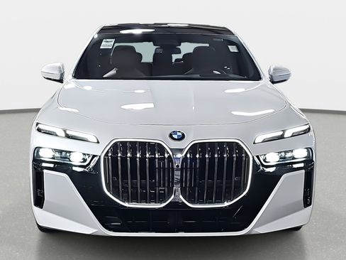 New 2025 BMW 760i xDrive image 2