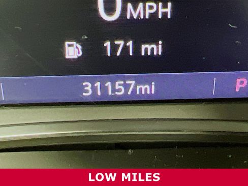 Used 2022 Chevrolet Traverse LT image 17