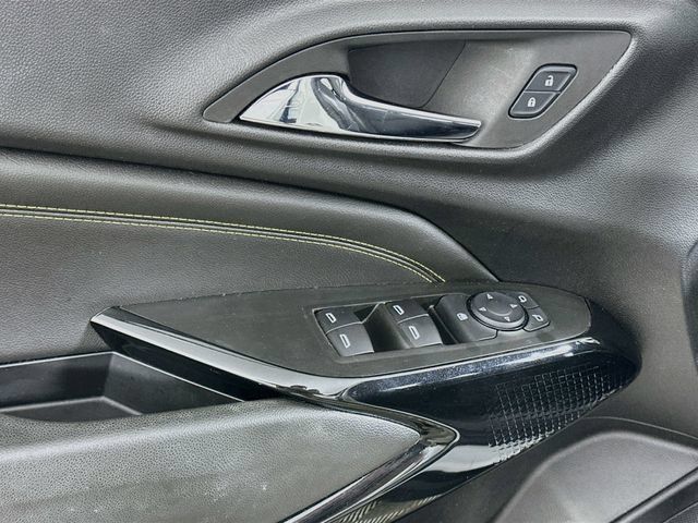 Used 2025 Chevrolet Trax LT FWD image 10
