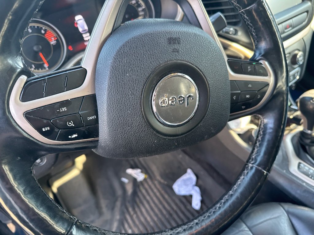 Used 2018 Jeep Cherokee Limited AWD/4WD image 10