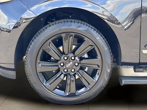 Used 2024 Lincoln Navigator Reserve image 43