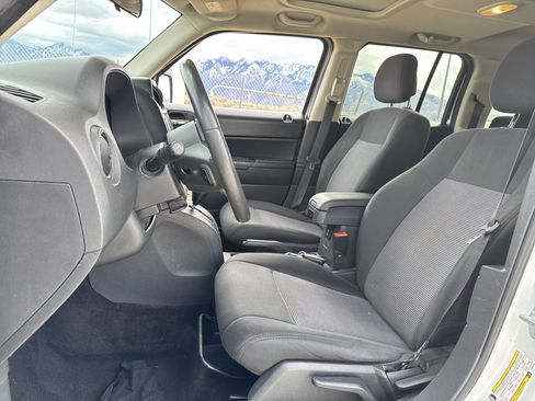 Used 2014 Jeep Patriot Latitude w/ Sun/Sound Group image 18