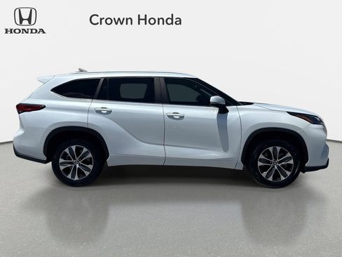 Used 2023 Toyota Highlander XLE FWD image 5