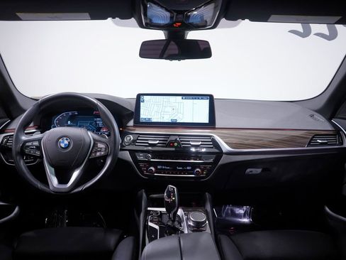 Used 2022 BMW 530i w/ Convenience Package image 10