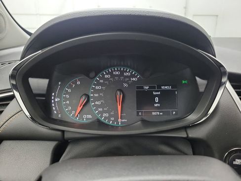 Used 2022 Chevrolet Trax LT w/ LT Convenience Package image 16